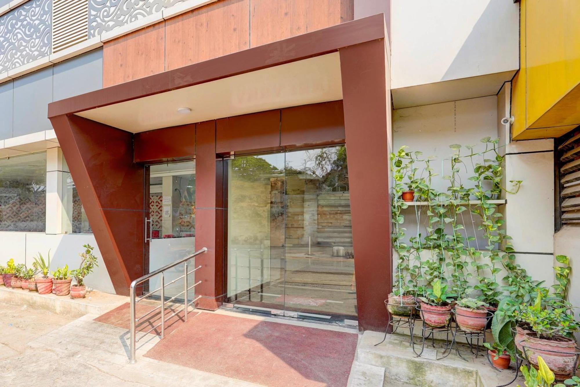 Super Hotel O Perungalathur Near Bus Stand Chennai Dış mekan fotoğraf